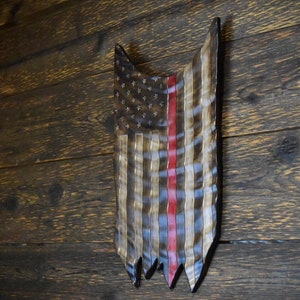 Rustieke gedrapeerde golvende brandweervlag