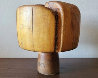 Hoedenblok heren met standaard Houten vintage benodigdheden uit antieke vormpuzzel