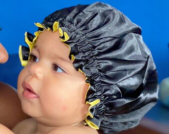 Bonnet de cheveux en satin noir/jaune (enfants/enfants de 3 à 7 ans) (bonnet de nuit réversible en satin)