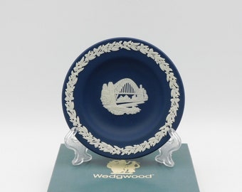 Wedgwood - WHITE on PORTLAND Blue Jasperware  *SYDNEY* Miniature Plate -  with Box & Certificate Excellent.