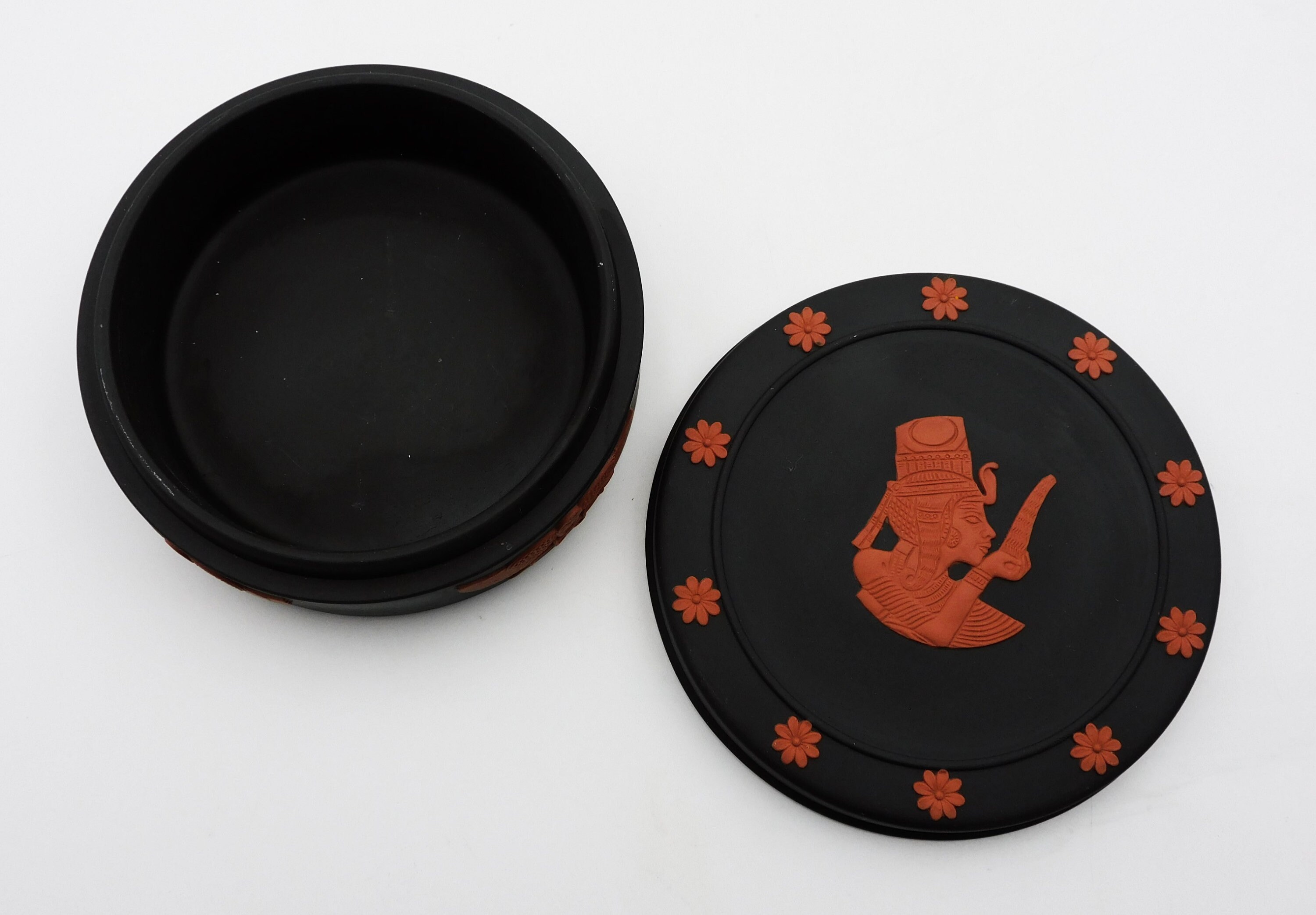 希少なウェッジウッド ジャスパーウェア テラコッタと黒のエジプト風