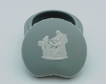 Wedgwood White on *GREY* (Gray) Jasper / Jasperware CUPID as ORACLE  Trinket Box - Kidney Bean Shape - Excellent