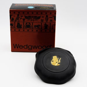 Wedgwood Black Basalt & Gold Jasperware Round SCALLOPED / Trinket Box - ANKHESENAMUN with box - Excellent Condition  10.5cm D