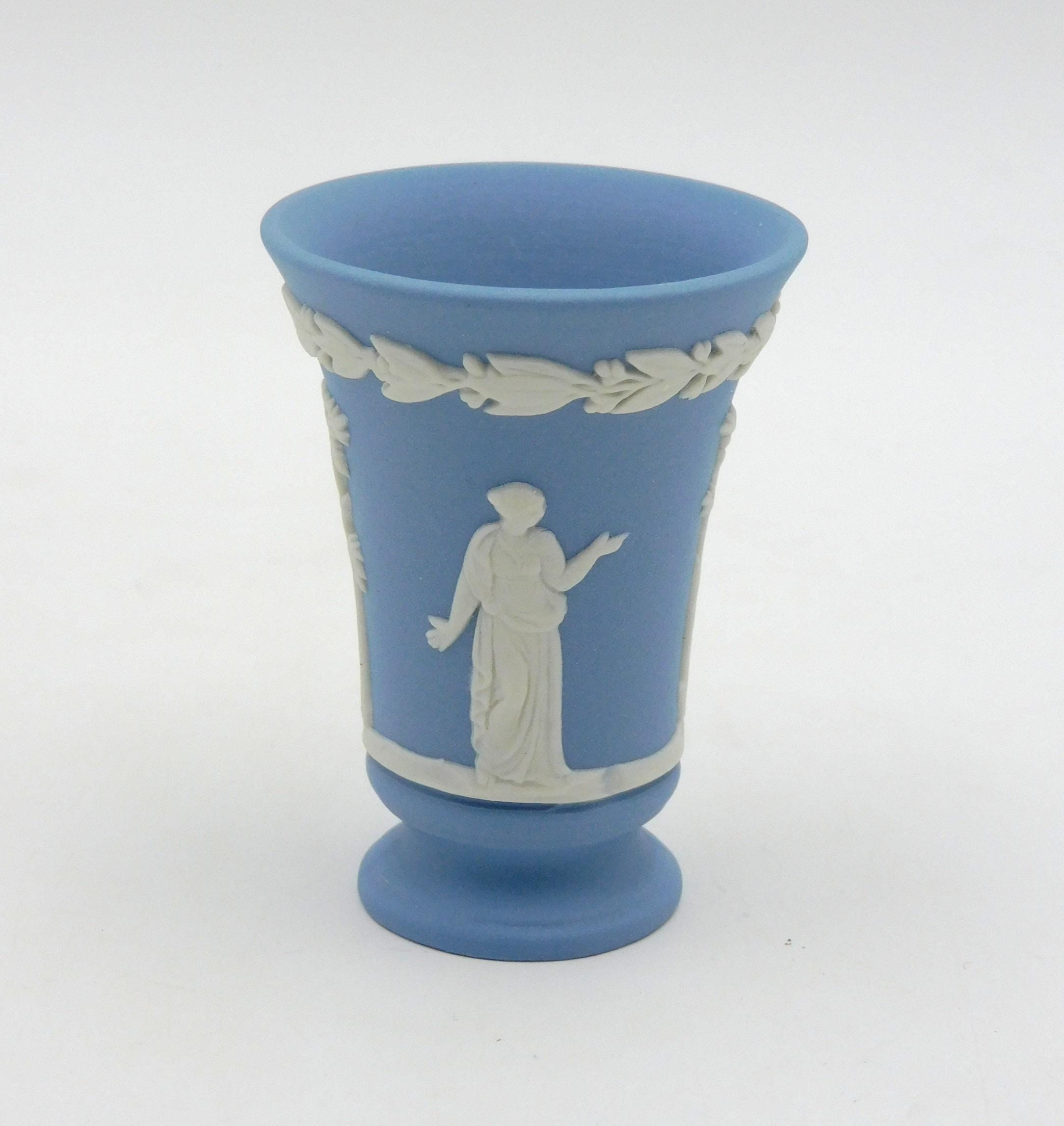 希少なウェッジウッド ペールブルー ジャスパーウェア ミニチュア花瓶