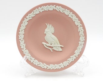 WEDGWOOD - Jasperware White on PINK *COCKATOO* Min. Plate - Bird Series - Excellent