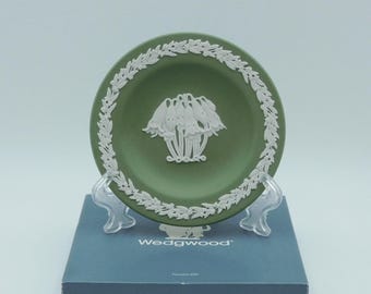 Wedgwood White on Sage CHRISTMAS BELLS Jasperware Miniature Plate with Box & Certificate