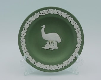 WEDGWOOD - Jasperware / Jasper White on SAGE *EMU* Min. Plate - Bird Series - Excellent