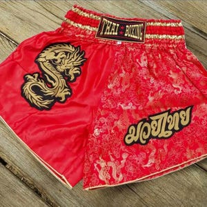 Muay Thai Boxen Shorts für Erwachsene - Rot mit Gold Drachen