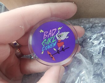 Pin acrílico inspirado en la Casa del Búho - Bad Girl Coven - 3,8 cm