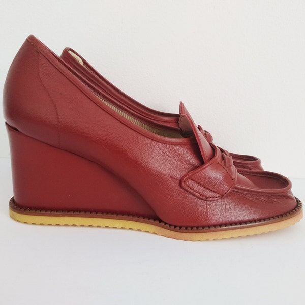 Vintage 70s Dark Red Loafers Wedges Shoes UK 5.5  Narrow Slip On Possibly Unworn Leather Rounded off Square Toes Rubber Soles Heels