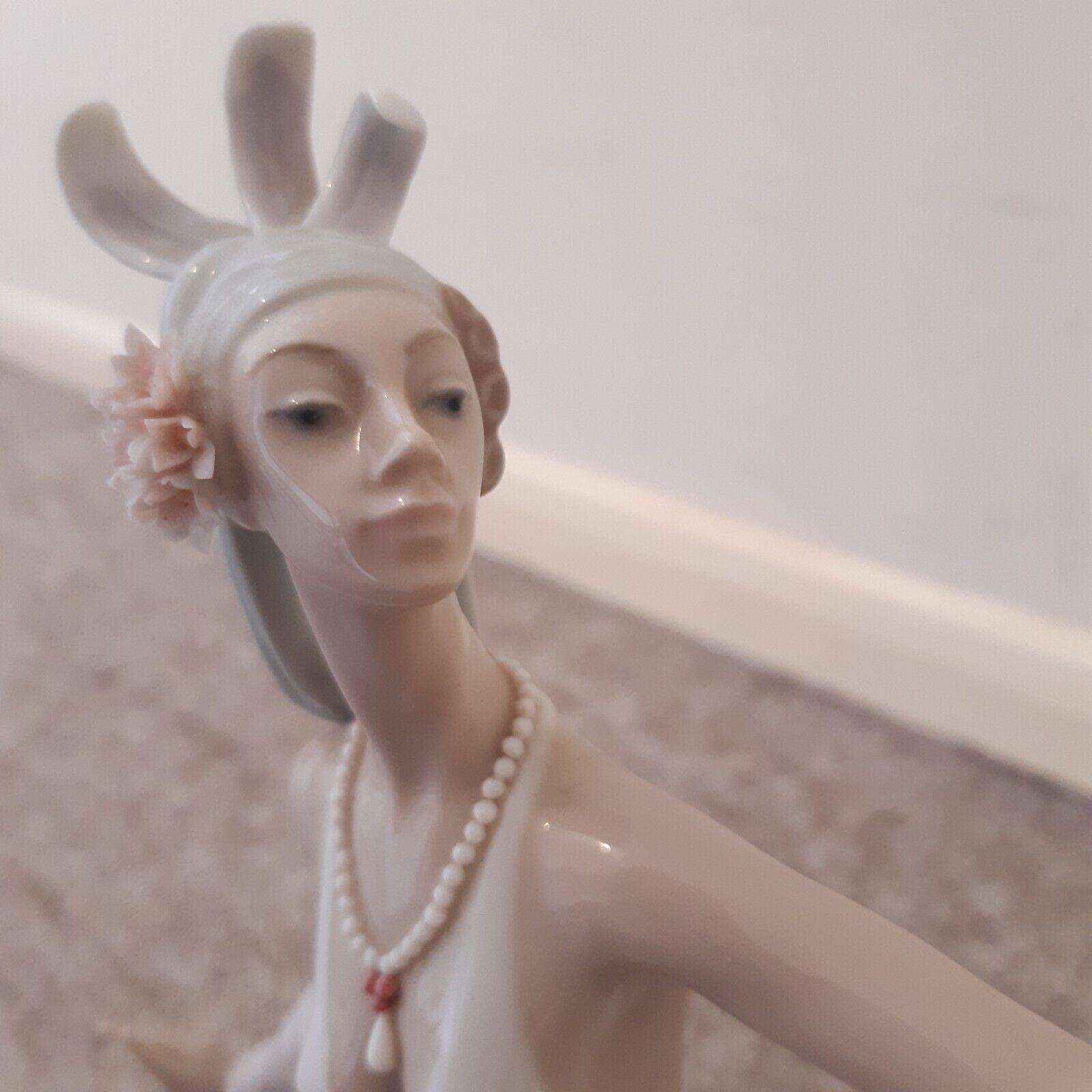 難有 LLADRO リヤドロ 1568 Dama Solemme ファーストレディ フィギュ