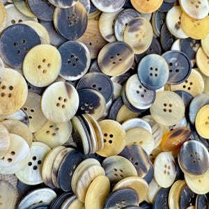 Natural Horn Buttons – Handmade Cattle Horn Buttons for Sewing, Knitting, or Crafting | Eco-Friendly, Rustic Look | Ø 25 mm