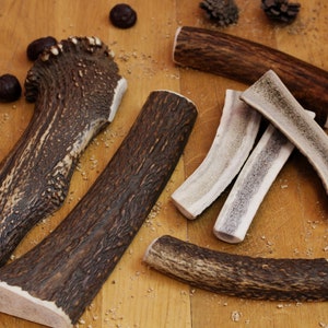 Deer Antler Chews 2.2 Lbs (1 Kg)  - Split Pieces For Dogs - Long-Lasting Chew for Aggressive Chewers | Natural Dog Chew