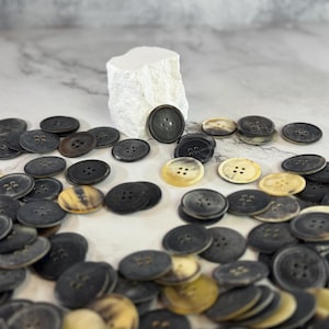Horn Buttons – Handmade Cattle Horn Buttons for Sewing, Knitting, or Crafting | Eco-Friendly, Rustic Look | Ø 28 mm