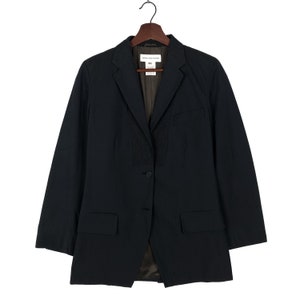 May include: A dark blue blazer with a single button fastening and a small pocket on the left chest. The blazer features a subtle embroidered detail on the front.