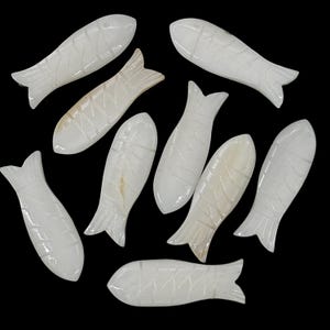 Natural Mother Of Pearl Fish Shape Carving Beads, Fish Shape Hand Carved Gemstone Briolette&#39;s, Jewelry Beads, 30 MM Loose Gemstone Fishes