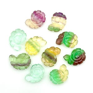 Natürliche Fluorit geschnitzte Muschelperlen, handgeschnitzte Schnecke Muschelform Edelstein, Muschel Charme 16 MM Regenbogen Fluorit Muscheln für die Schmuckherstellung