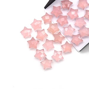 Splendide briolette a forma di stella in calcedonio rosa, perline a stella sfaccettate rosa intagliate a mano, ciondoli con pietre preziose a forma di stella, perline a stella sfuse da 10 mm immagine 5