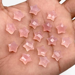 Splendide briolette a forma di stella in calcedonio rosa, perline a stella sfaccettate rosa intagliate a mano, ciondoli con pietre preziose a forma di stella, perline a stella sfuse da 10 mm immagine 4