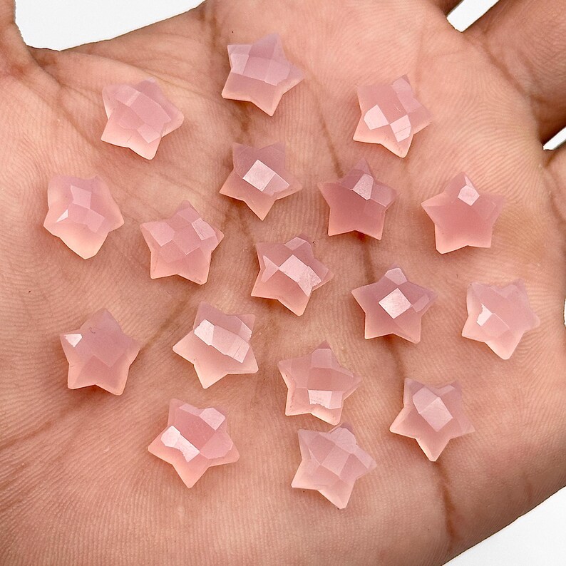 Splendide briolette a forma di stella in calcedonio rosa, perline a stella sfaccettate rosa intagliate a mano, ciondoli con pietre preziose a forma di stella, perline a stella sfuse da 10 mm immagine 4