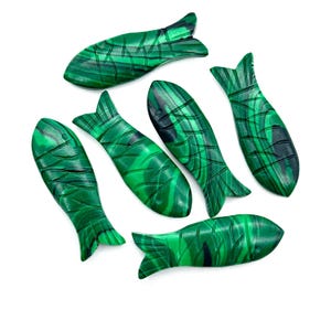 Cuentas de malaquita AAA talladas a mano con forma de pez, briolettes de piedras preciosas talladas con forma de pez de malaquita verde, cuentas de joyería, piedras preciosas sueltas de 30 mm.