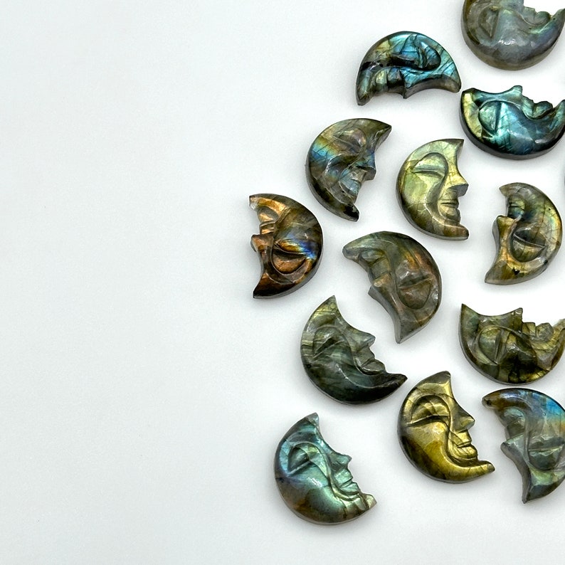 AAA Naturlig Labradorit Månansikte, Pråliga Labradorit Sniderier, 18 x 13 MM, Smyckestillverkning Snideri Ädelsten, Snidad Ansiktskristall, Ansiktsberlock bild 2