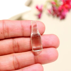 Botella de cuarzo cristalino transparente con forma de piedra preciosa, regalo para la sanación y el bienestar, botella artesanal, artículos de decoración de cuarzo cristalino, botella hecha a mano de 30 mm imagen 3