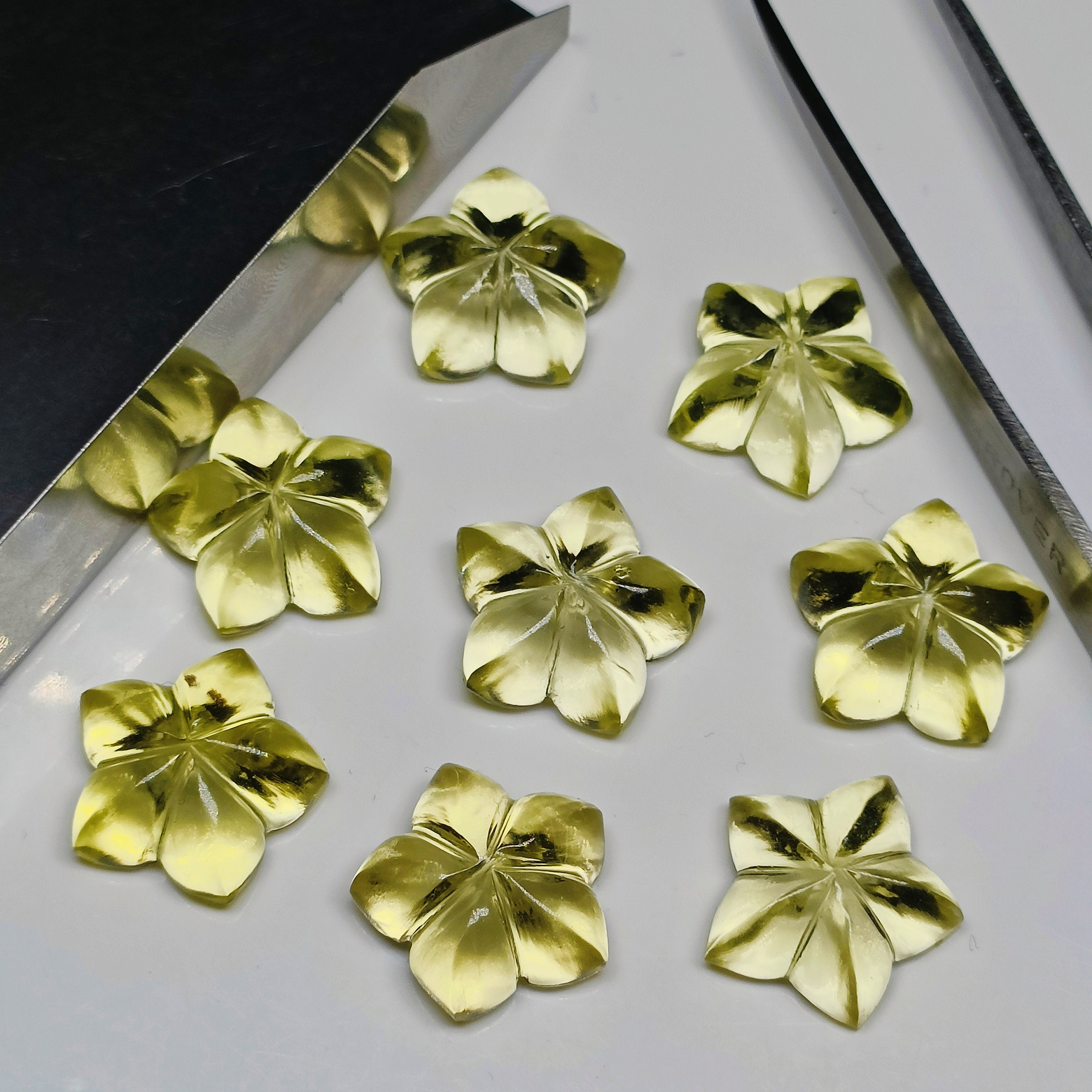 クリスタルクォーツ  Floral Carved Lozenge.  1連 21-06-22-19-08-48-