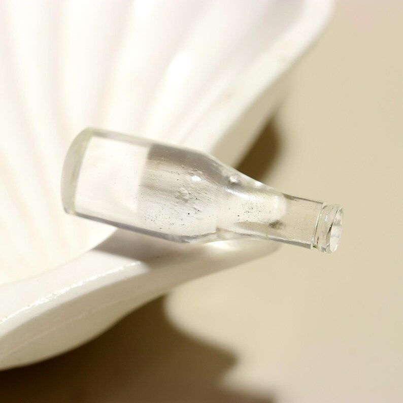 Botella de cuarzo cristalino transparente con forma de piedra preciosa, regalo para la sanación y el bienestar, botella artesanal, artículos de decoración de cuarzo cristalino, botella hecha a mano de 30 mm imagen 4