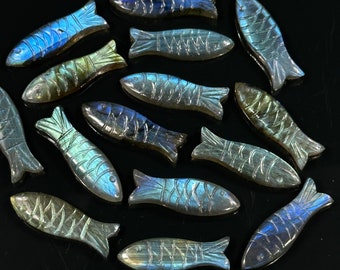 Sculpture de poisson faite main en labradorite naturelle, briolette de poisson labradorite de haute qualité, fabrication de bijoux, pierres précieuses, poissons bleus flashy 8 x 25 mm