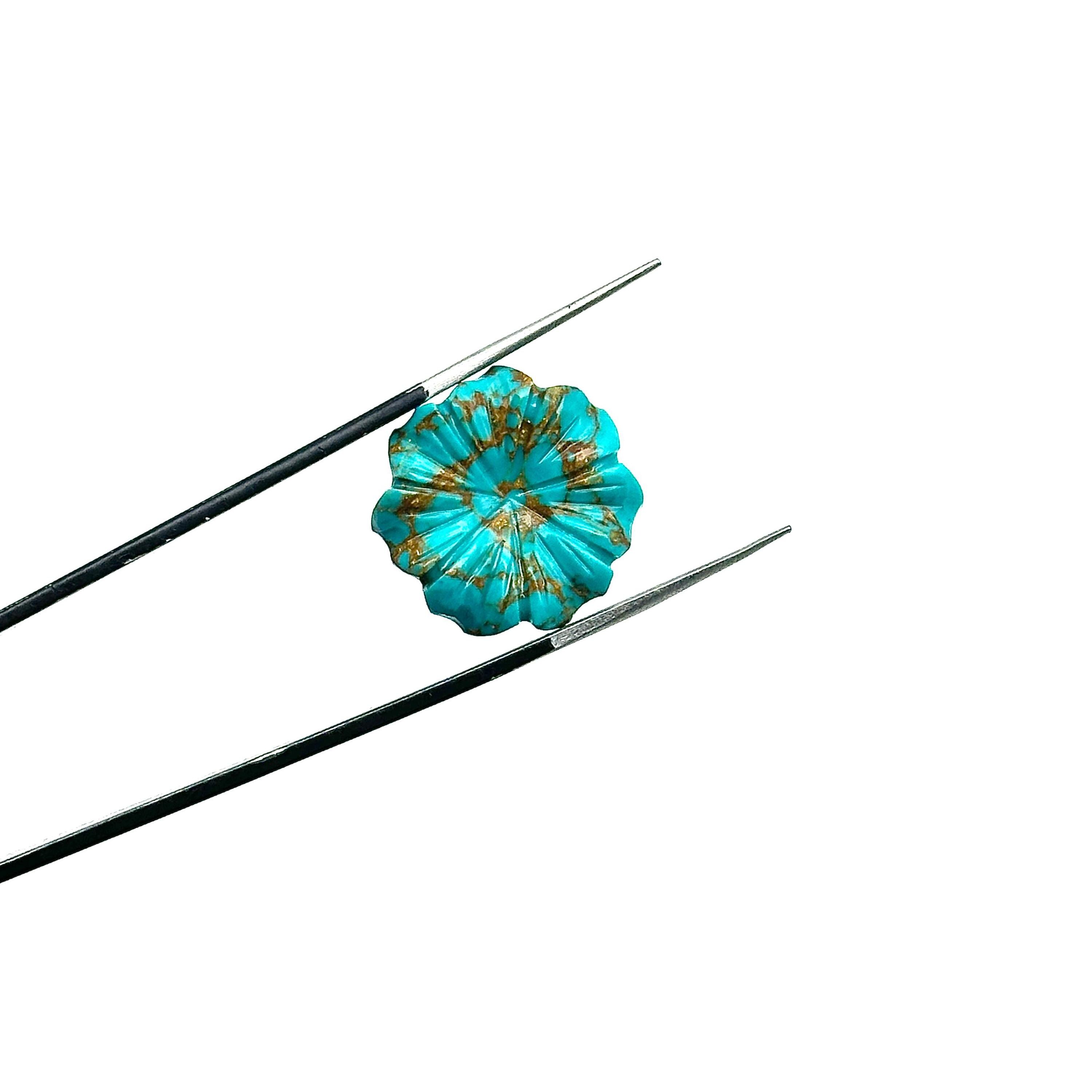 1点のみ 希少ターコイズ手彫りフラワーカービングピアスチャーム 1点のみ 希少ターコイズ手彫りフラワーカービングピアスチャーム