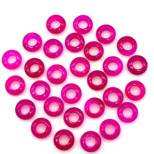 Pietre preziose a forma di ciambella in calcedonio rosa acceso, intaglio a ciambella rosa acceso, perline di pietre preziose per la creazione di gioielli, perline lisce a ciambella rosa da 12 mm