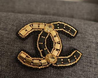 Broche broderie perlée