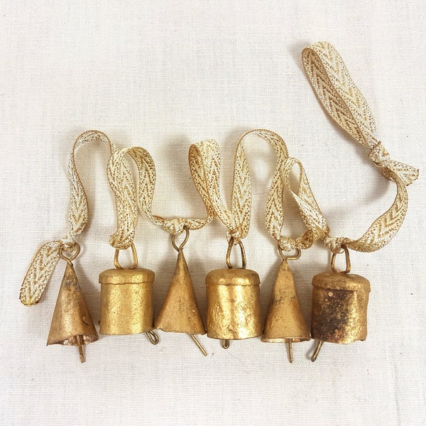 Ruban d’or blanc cassé avec cloches en métal de couleur bronze vintage rustique, guirlande de Noël, décor d’arbre de Noël, carillon avec cloches, ficelle
