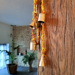 Brass bell Windchime, Boho Wall hanging wind chime, hanging bells on a string, cow bells witch bells, garland, sari silk from India colorful afbeelding 1