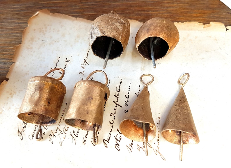 4 Cloches De Vache Sur Corde à Suspendre - Style Shabby Chic, Fait Main, Décoration Rustique Et Vintage
