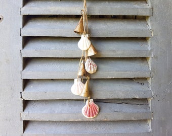 Carillon avec cloches et coquillages de bétail en bronze rustique, décoration murale suspendue musicale, décoration de mariage, look plage hippie boho mer océan