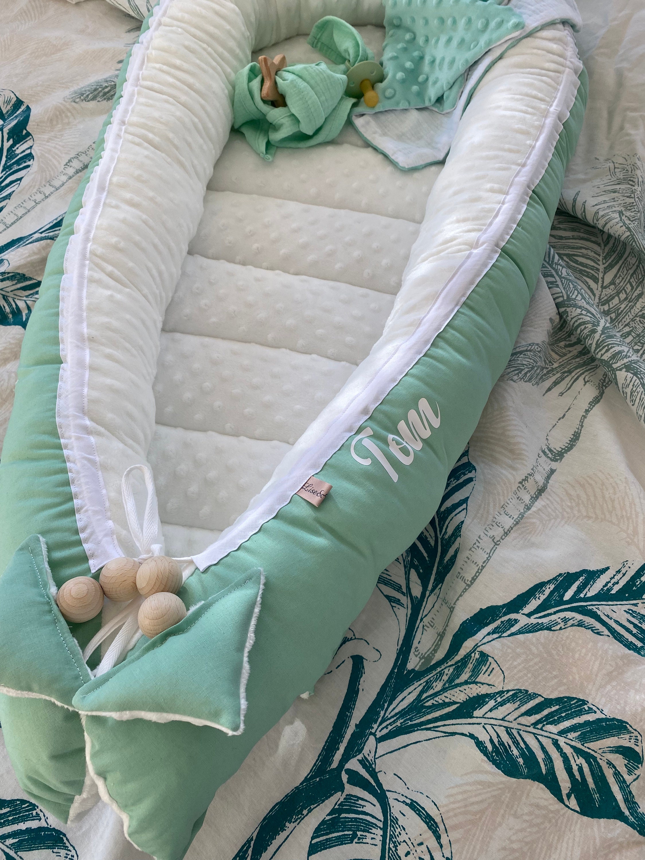 Nid de Bébé Personnalisé avec Prénom , Réducteur Lit, Cocon