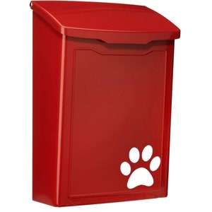 An der Wand befestigter Briefkasten, an der Wand befestigter Briefkasten mit niedlichem Pfotenabdruck, moderner zeitgenössischer Briefkasten, roter Metallbriefkasten, hängender roter Briefkasten