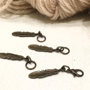 Stricken Stich Marker und Stich Halter Satz von 4 . Feder aus geölter Bronze Metall
