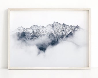 Fotografía imprimible de montaña foggy, cartel de montaña de Forrest, decoración de montaña nublada, arte de pared de decoración de la naturaleza, gran impresión en blanco y negro