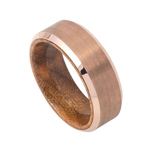 Anillo de madera de caoba para hombre, alianza de boda de carburo de tungsteno de 8 mm, alianza de compromiso para hombre, alianza de boda de madera de caoba, alianza de boda de oro rosa cepillado.