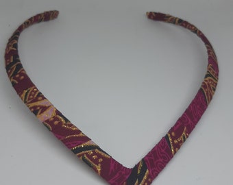 V-shaped choker bib necklace in wax fabric with sequins