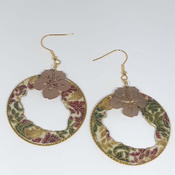 Boucles d'oreilles  rondes en tissu vitrifié imprimé japonais fleuri et doré (Guadeloupe, Martinique, Guyane, La Reunion, Haïti, Afrique).