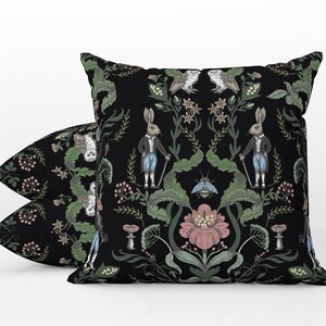 Cojines de exterior / Cojines de jardín resistentes a la intemperie / Bosque de cuento de hadas / Negro y verde encantado / Cojines decorativos impermeables para el hogar y el jardín