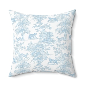 Funda de almohada con estampado de tigre chinoiserie / Tela de gamuza sintética suave / Bonito diseño asiático / Toile de Jouy francés en azul bebé y blanco / Cojín decorativo