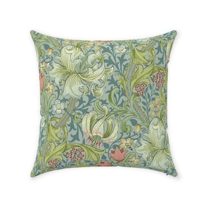 William Morris örngott | Tyg med tryck i ren bomullstvist | Vintagemönster med gyllene liljor | Mineralblågrön | Dekorativ kudde