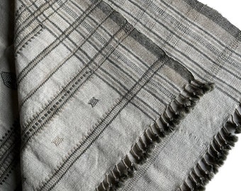 KAVITA | Bhujodi wool throw | Indian wool Blanket | wool meditation shawl | Ivory wool throw