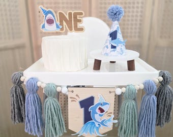 Décoration de fête pour 1er anniversaire de requin - décoration de gâteau sous la mer, bannière de chaise haute, chapeau, lot de garçons