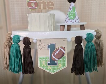 Décoration de fête d'anniversaire First Down : décoration de gâteau football, bannière pour chaise haute, chapeau
